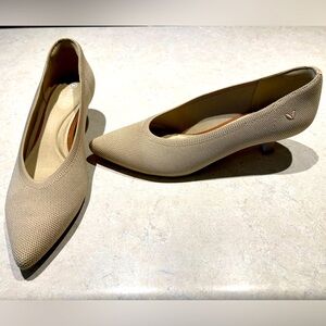 Vivaia beige kitten heels size 40 (9)